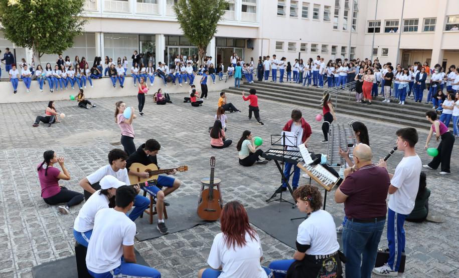 flash_mob_dancep_escolinha_de_arte