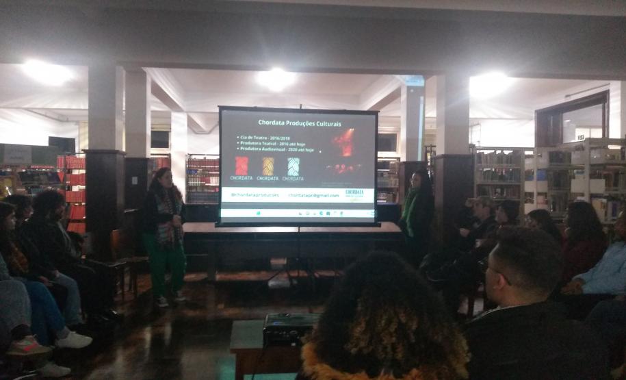 chordata_palestra_Juliane_e_Celine_PAV