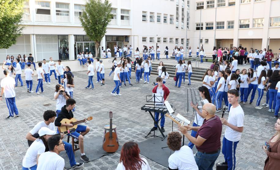flash_mob_dancep_escolinha_de_arte