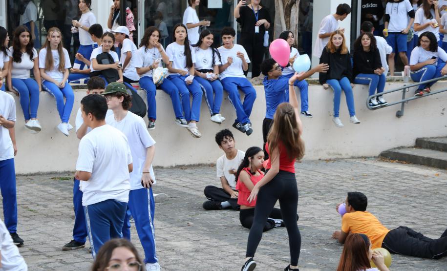 flash_mob_dancep_escolinha_de_arte