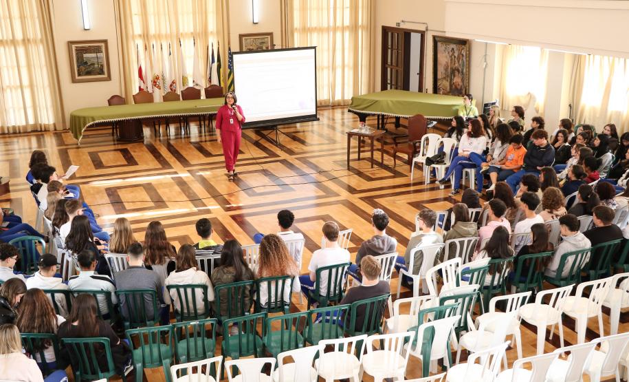 palestra_diretora_Mariana_Neris_Secretaria_da_Mulher
