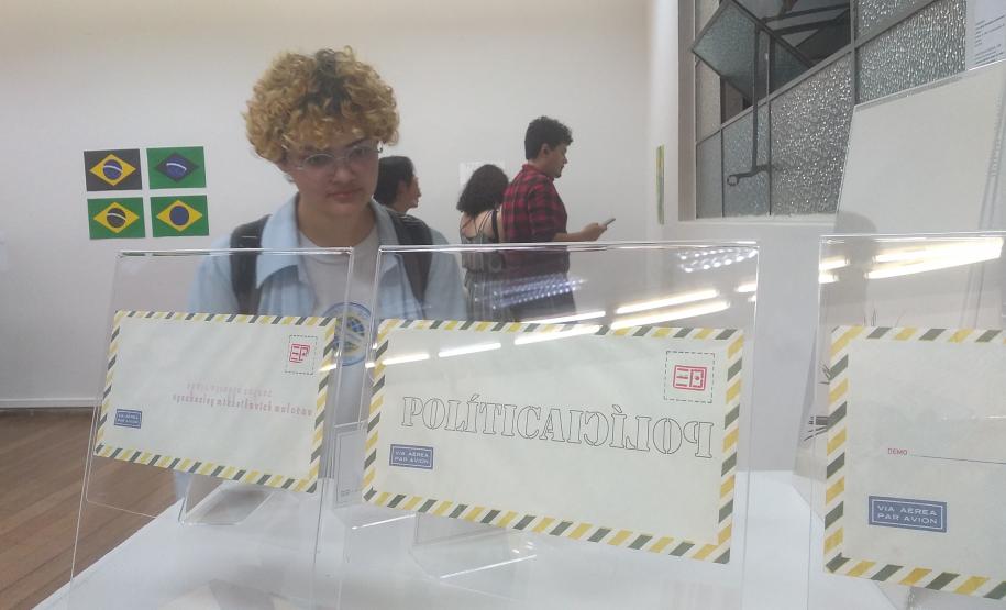 exposicao_continuamos_UFPR_educacao_profissional