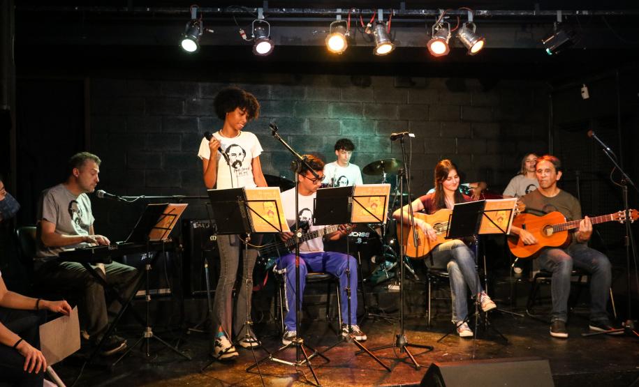 recital_escolinha_de_arte_80_anos_paulo_leminski_out2024