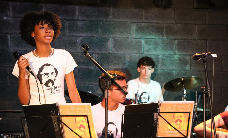 recital_escolinha_de_arte_80_anos_paulo_leminski_out2024