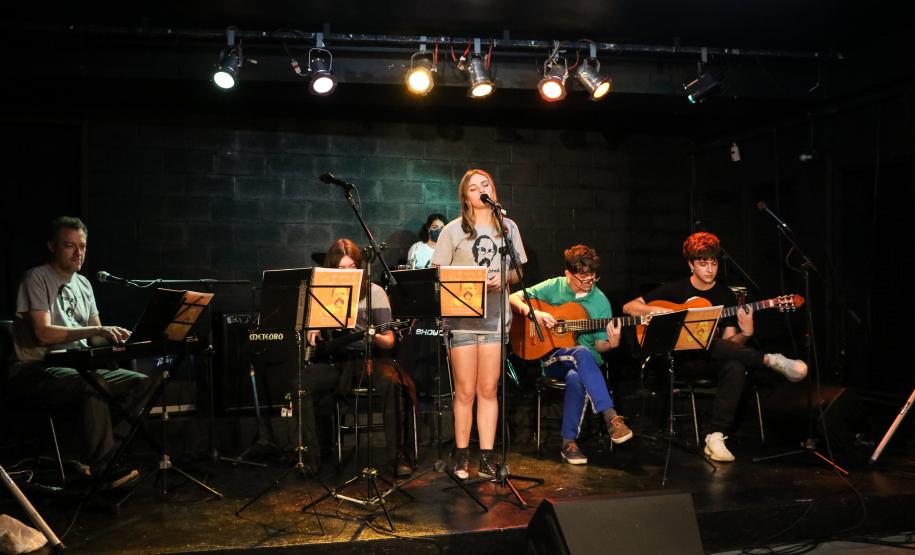 recital_escolinha_de_arte_80_anos_paulo_leminski_out2024