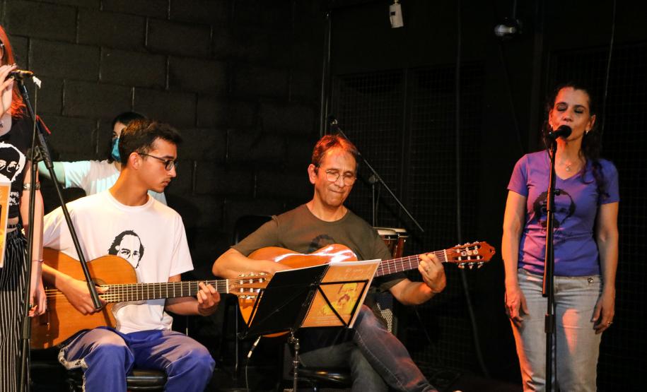 recital_escolinha_de_arte_80_anos_paulo_leminski_out2024