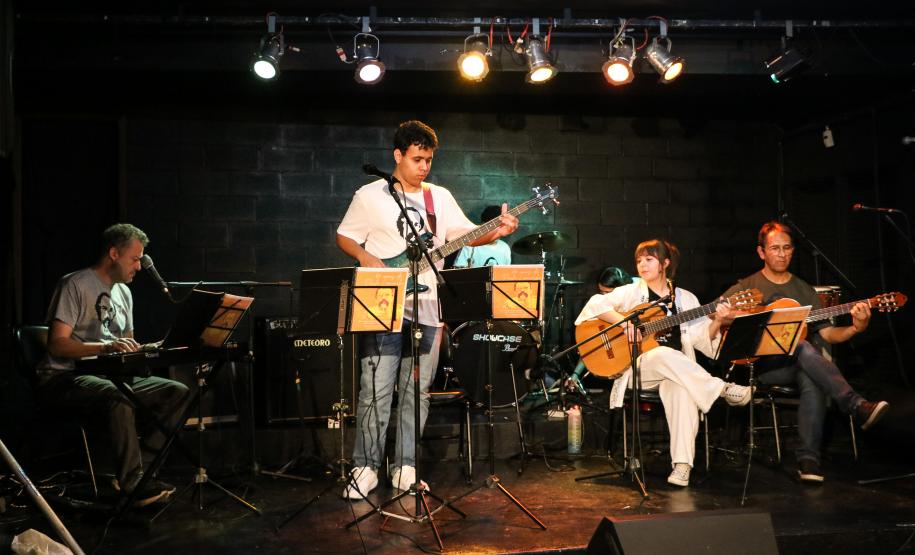 recital_escolinha_de_arte_80_anos_paulo_leminski_out2024