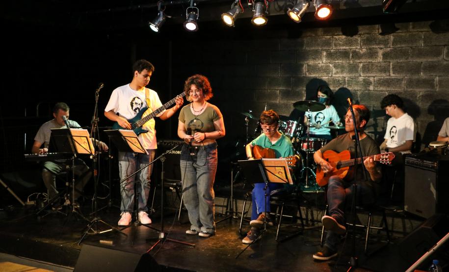 recital_escolinha_de_arte_80_anos_paulo_leminski_out2024