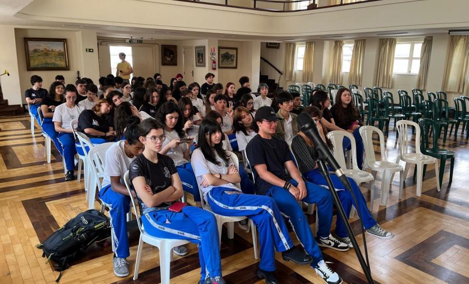 roda_de_conversa_professora_UEL_2out2024