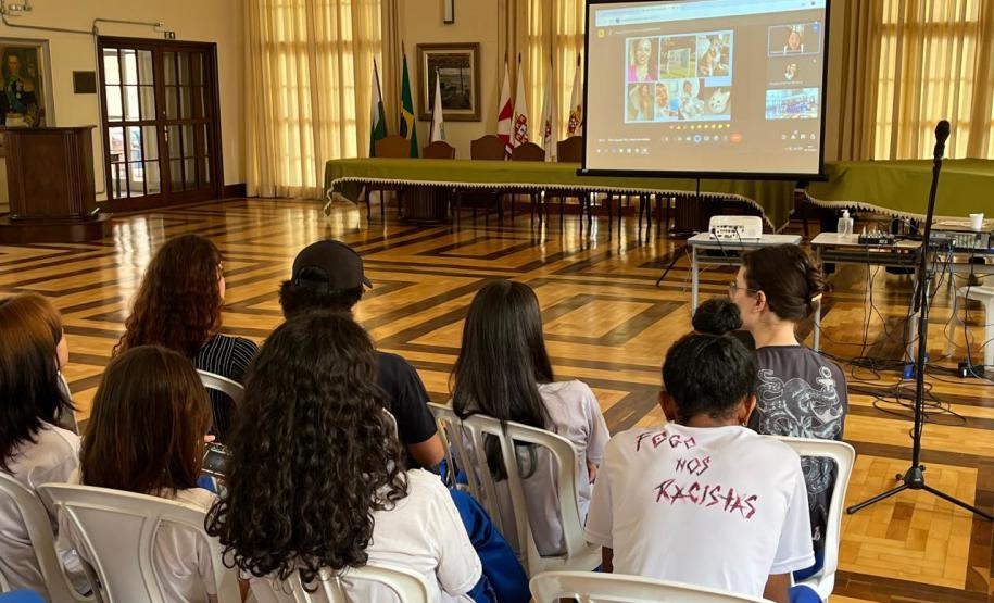 roda_de_conversa_professora_UEL_2out2024