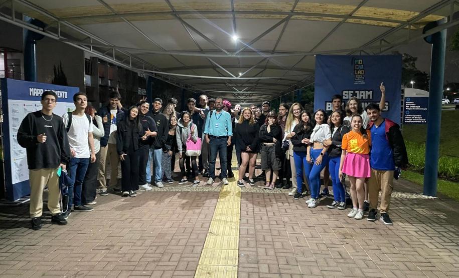 ensino_medio_visita_feira_de_profissoes_2024