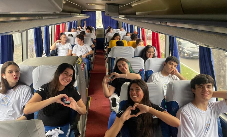 ensino_medio_visita_feira_de_profissoes_2024