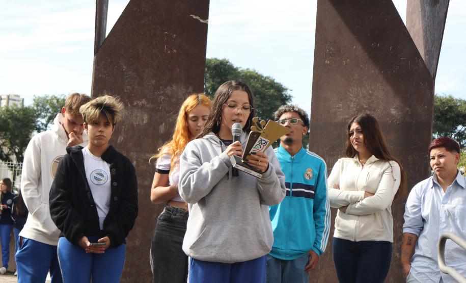 Encontro no pátio do CEP de homenagem a Heloisa_Riske