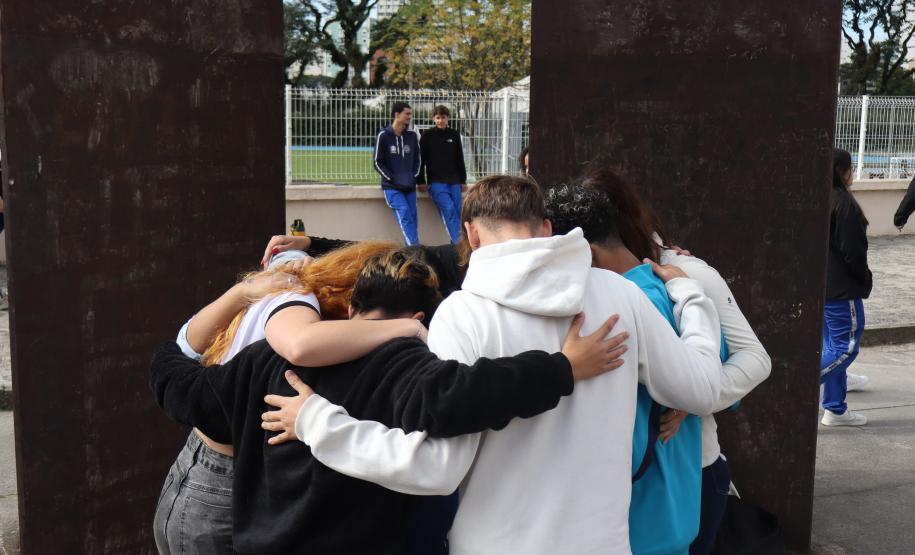 Encontro no pátio do CEP de homenagem a Heloisa_Riske