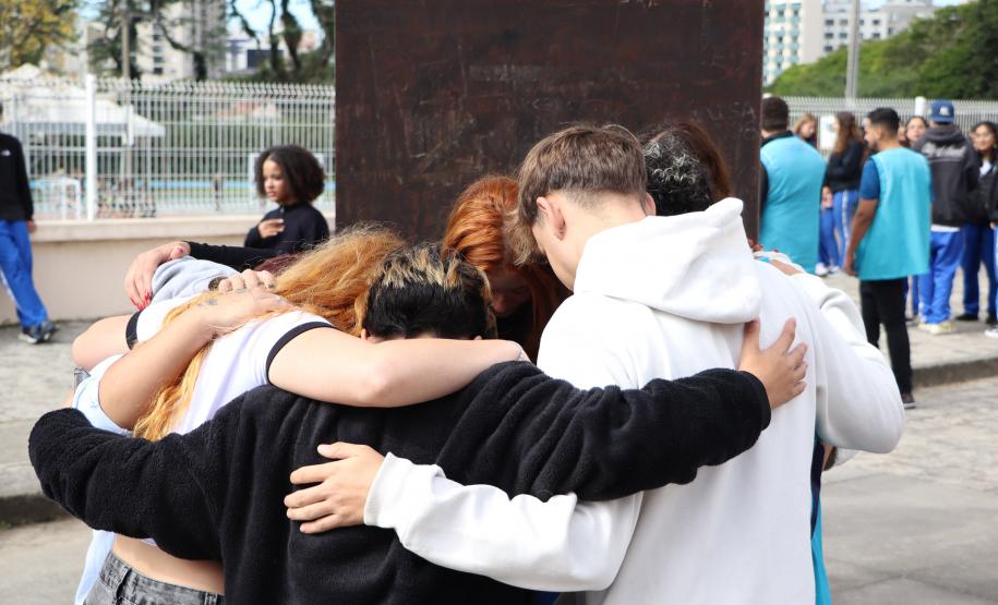 Encontro no pátio do CEP de homenagem a Heloisa_Riske
