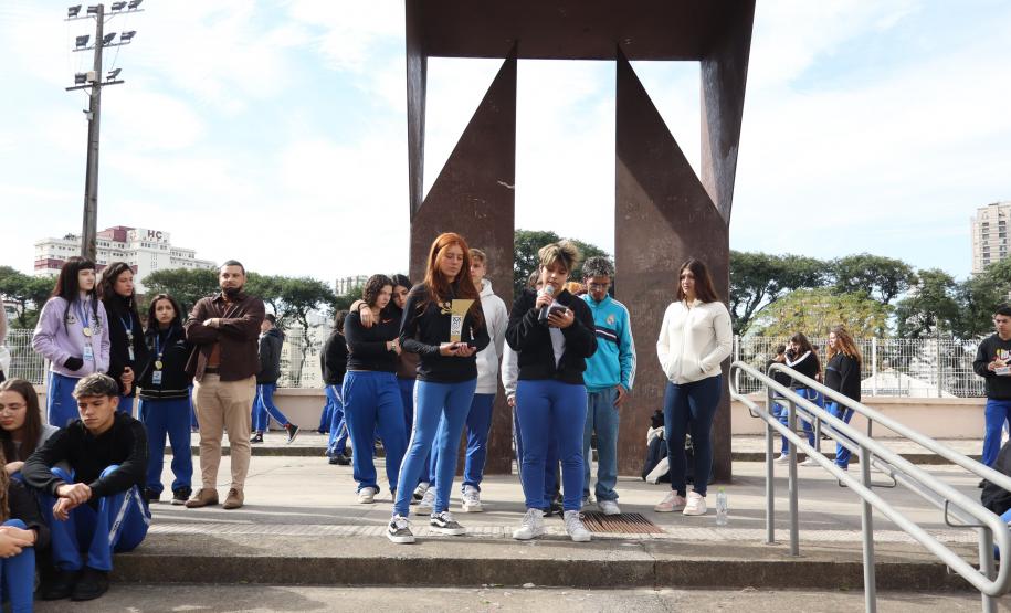 Encontro no pátio do CEP de homenagem a Heloisa_Riske