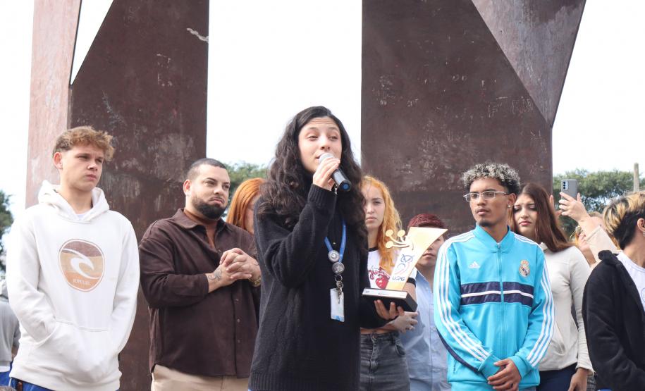 Encontro no pátio do CEP de homenagem a Heloisa_Riske