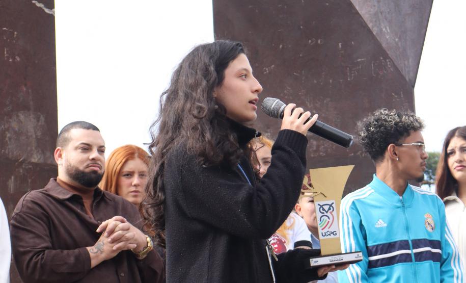 Encontro no pátio do CEP de homenagem a Heloisa_Riske