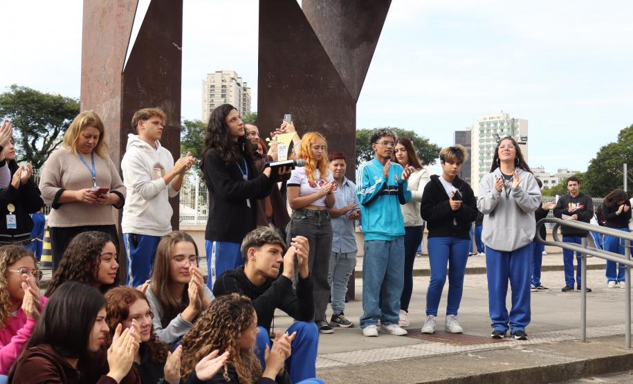 Encontro no pátio do CEP de homenagem a Heloisa_Riske