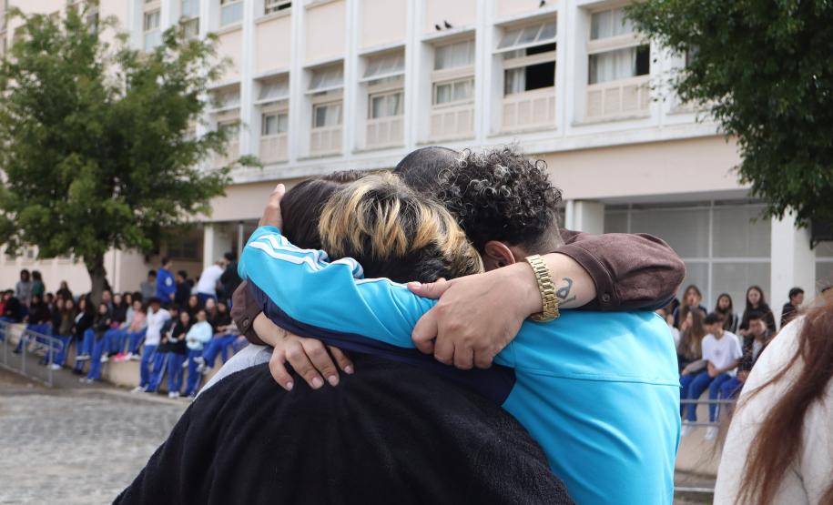 Encontro no pátio do CEP de homenagem a Heloisa_Riske