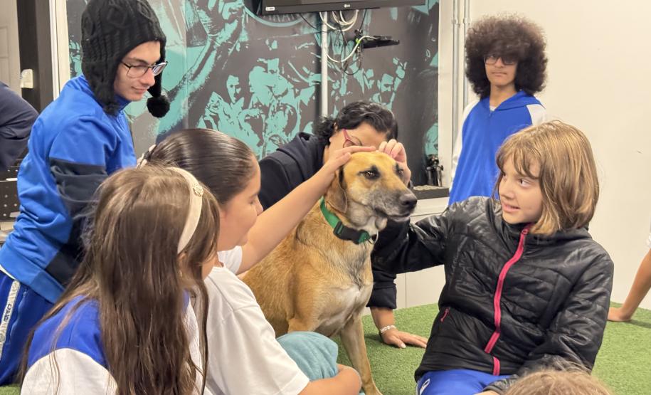 estudantes_da_sala_de_recursos_em_visita_ao_Coritiba