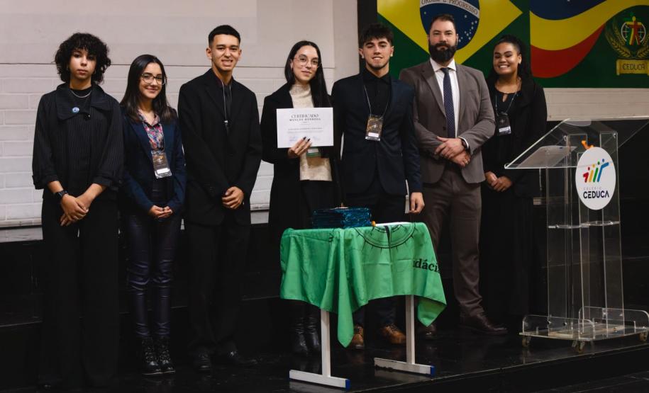 estudantes simulam reunião da ONU
