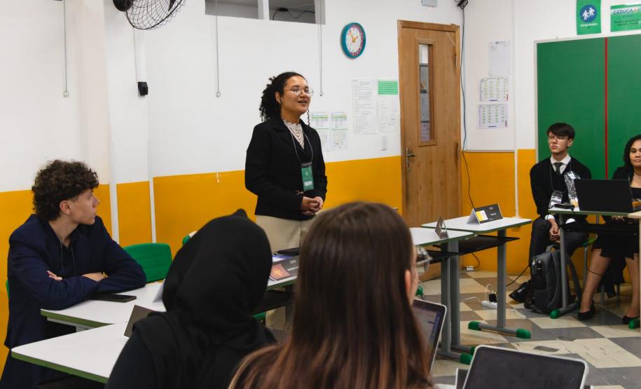 estudantes simulam reunião da ONU