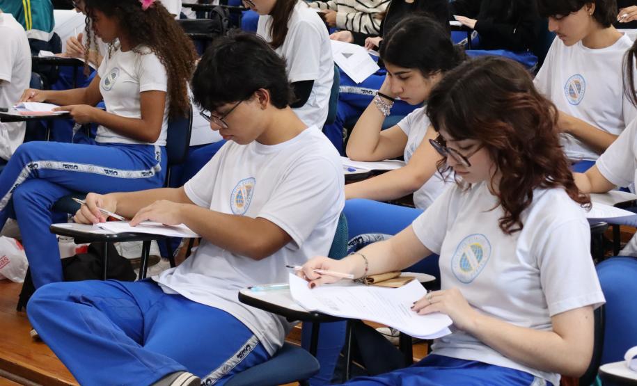 Estudantes do Curcep fazem prova