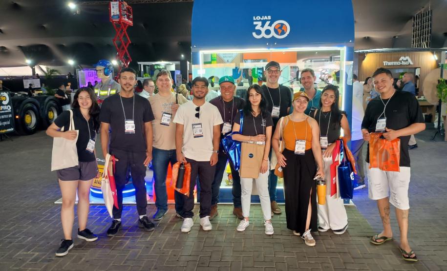 estudantes do técnico em edificações no expo deconcrete