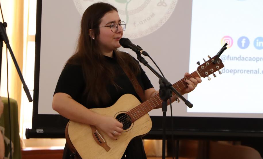 Músicos executam canções da Idade Média