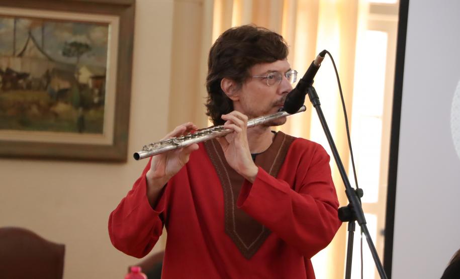 Músicos executam canções da Idade Média