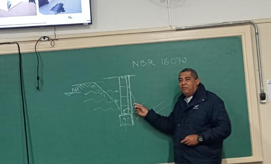 Torreal ministra palestra na sala de aula