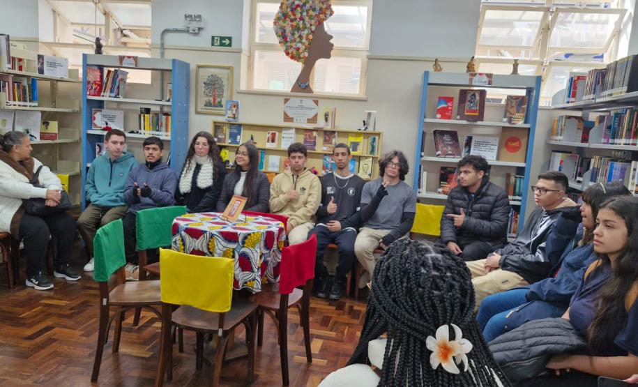 Estudantes de Paranaguá em visita ao CEP