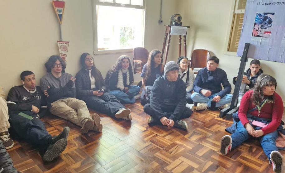 Estudantes de Paranaguá em visita ao CEP