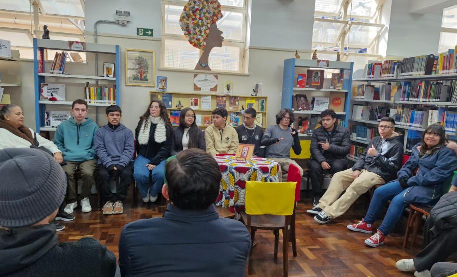 Estudantes de Paranaguá em visita ao CEP