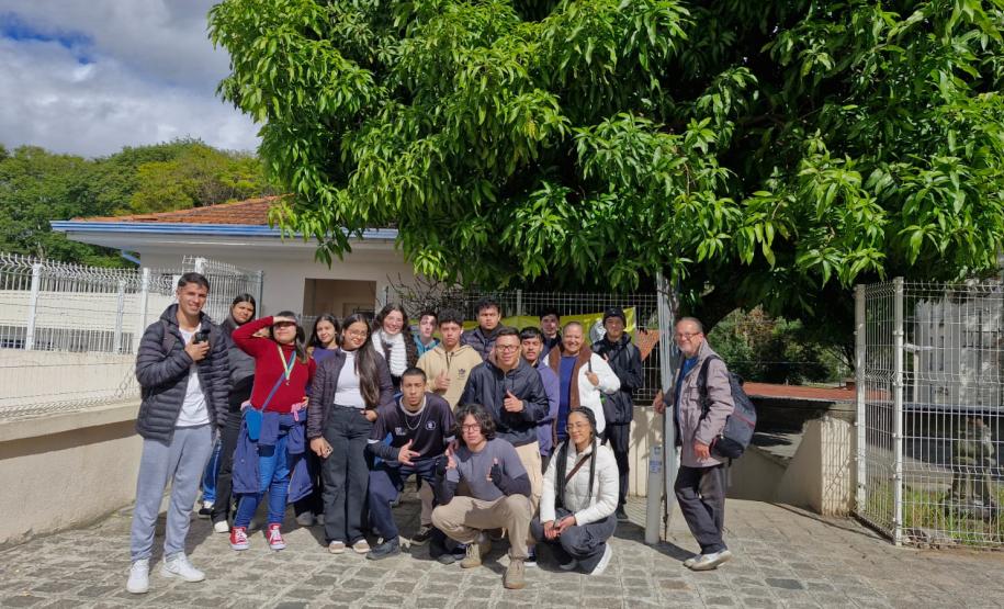 Estudantes de Paranaguá em visita ao CEP