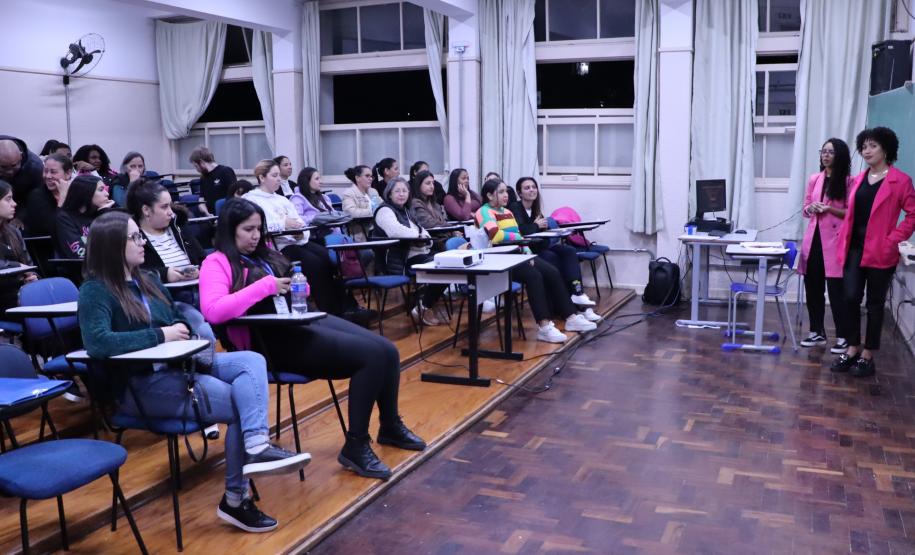 Estudantes do Saúde Bucal apresentam trabalhos