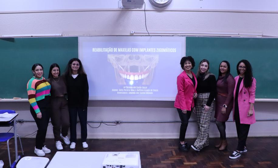 Estudantes do Saúde Bucal apresentam trabalhos