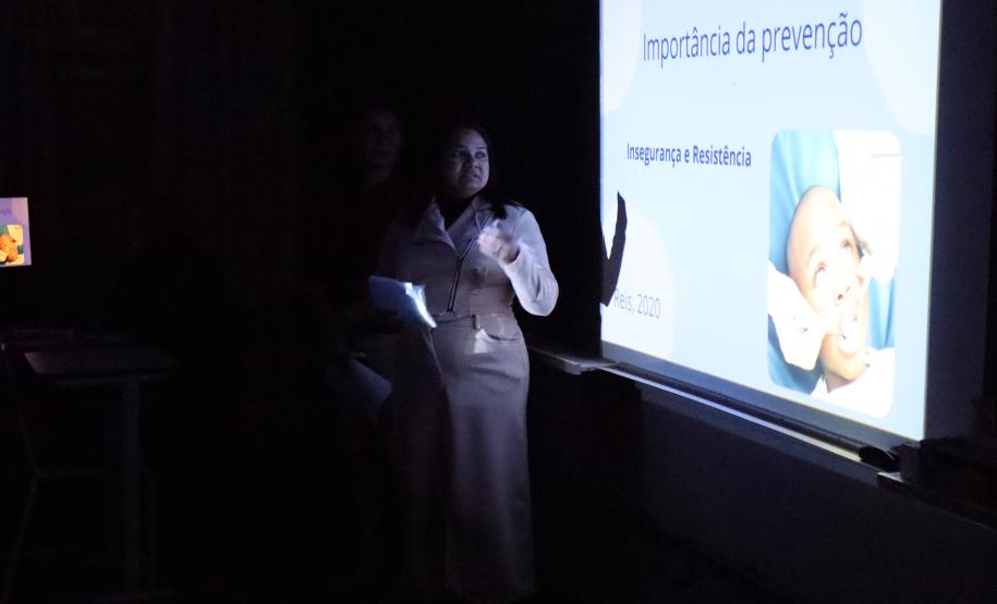 Estudantes do Saúde Bucal apresentam trabalhos