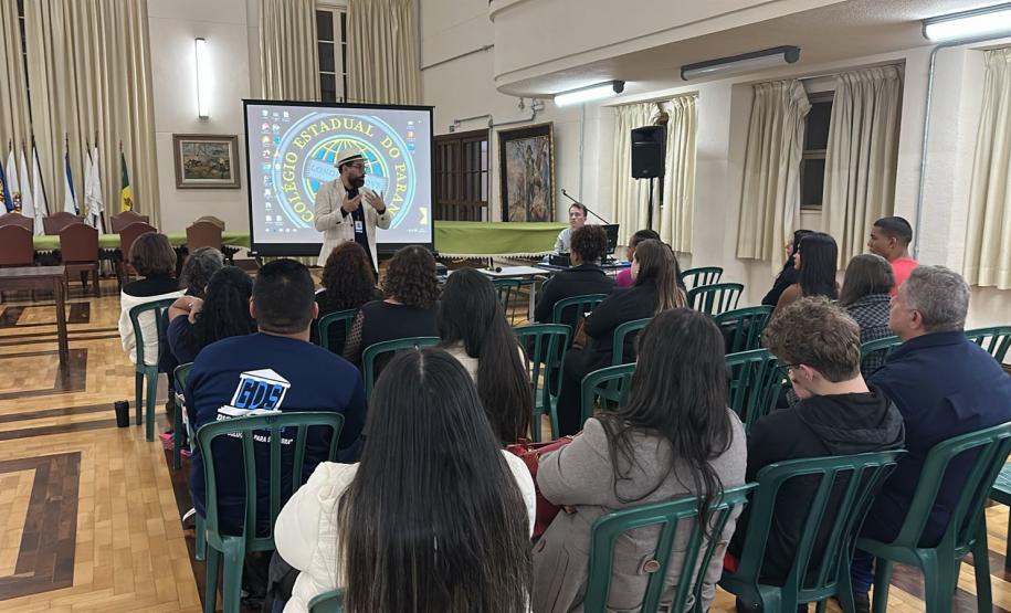 Candidatos e candidatas ao Saúde Bucal em palestra de orientação