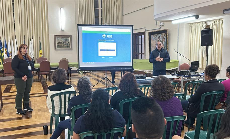 Candidatos e candidatas ao Saúde Bucal em palestra de orientação