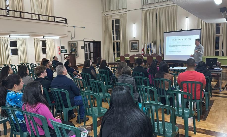 Candidatos e candidatas ao Saúde Bucal em palestra de orientação