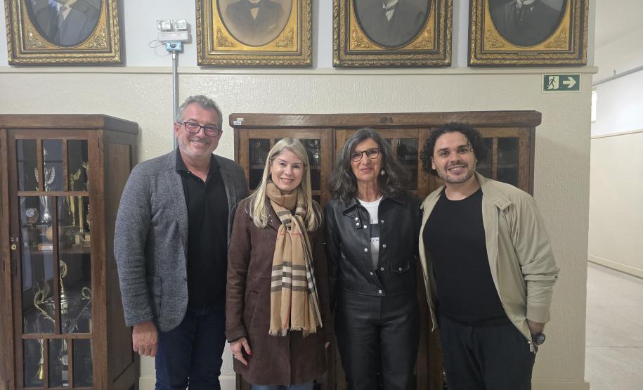 Consulesa da Itália em Curitiba visita CEP