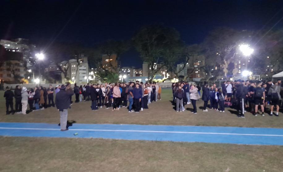 Estudantes no exercício "plano de abandono"