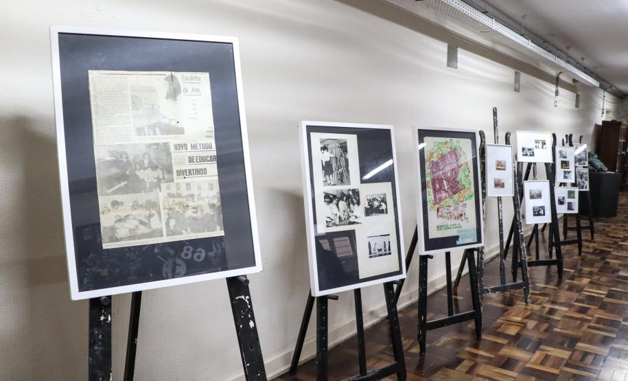 Trabalhos artísticos de estudantes, em exposição