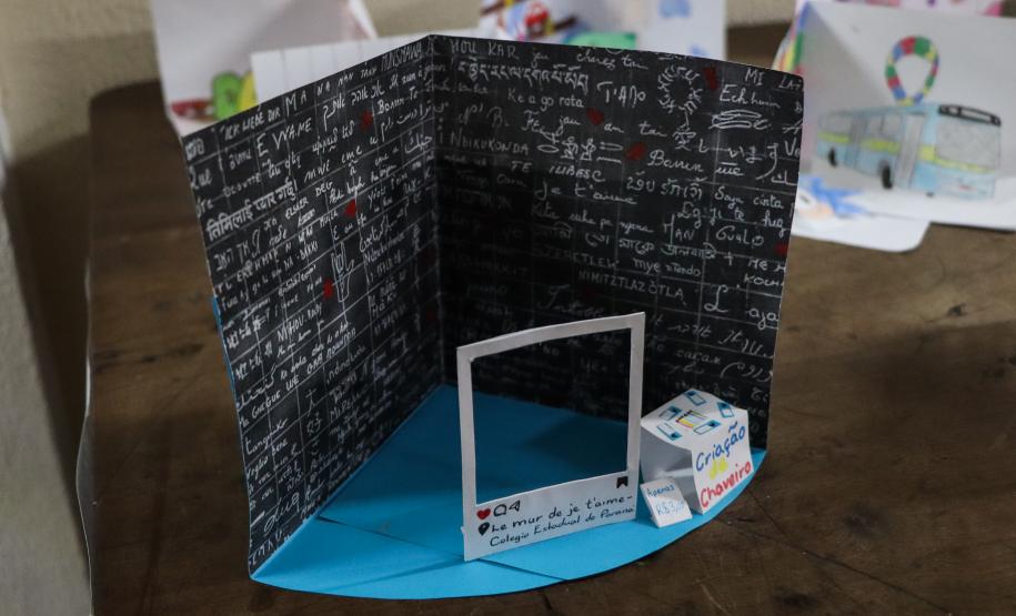 Trabalhos artísticos de estudantes, em exposição