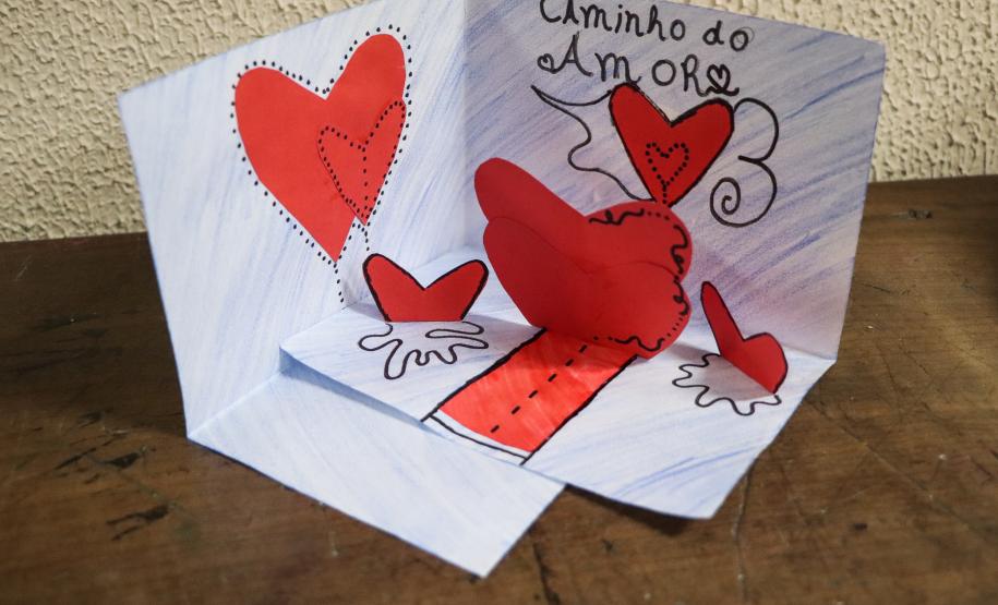 Trabalhos artísticos de estudantes, em exposição