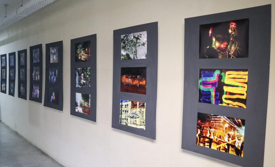 Trabalhos artísticos de estudantes, em exposição