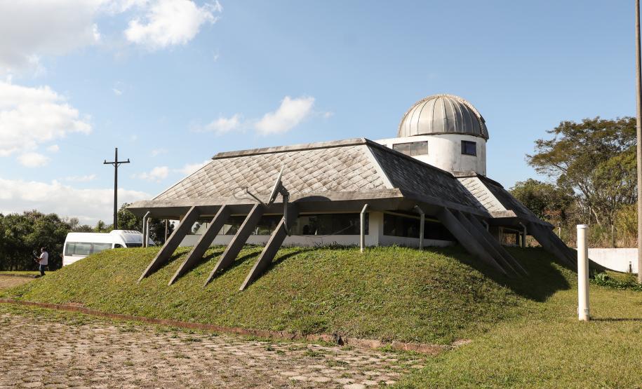 Estudantes no Observatório Astronômico do CEP
