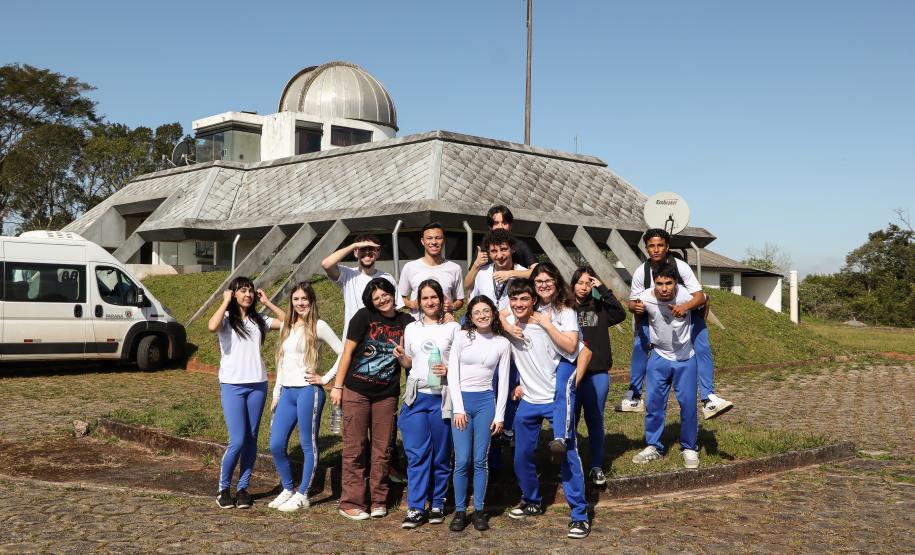 Estudantes no Observatório Astronômico do CEP